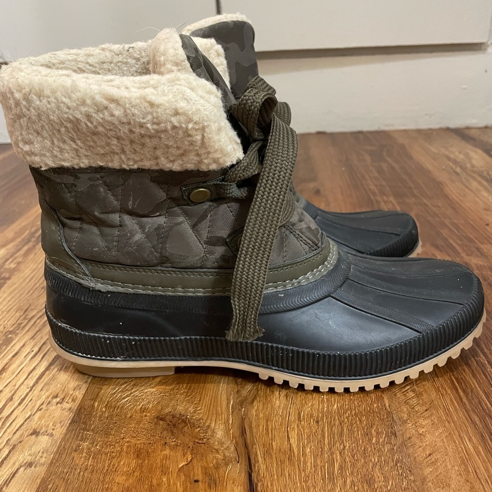 Quilted Lace-Up Winter Boots